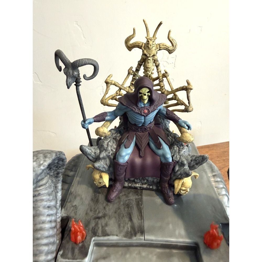 Masters of the Universe 85oz Skeletor's Throne He-Man LED Popcorn Bucket - NEW - Picture 6 of 8
